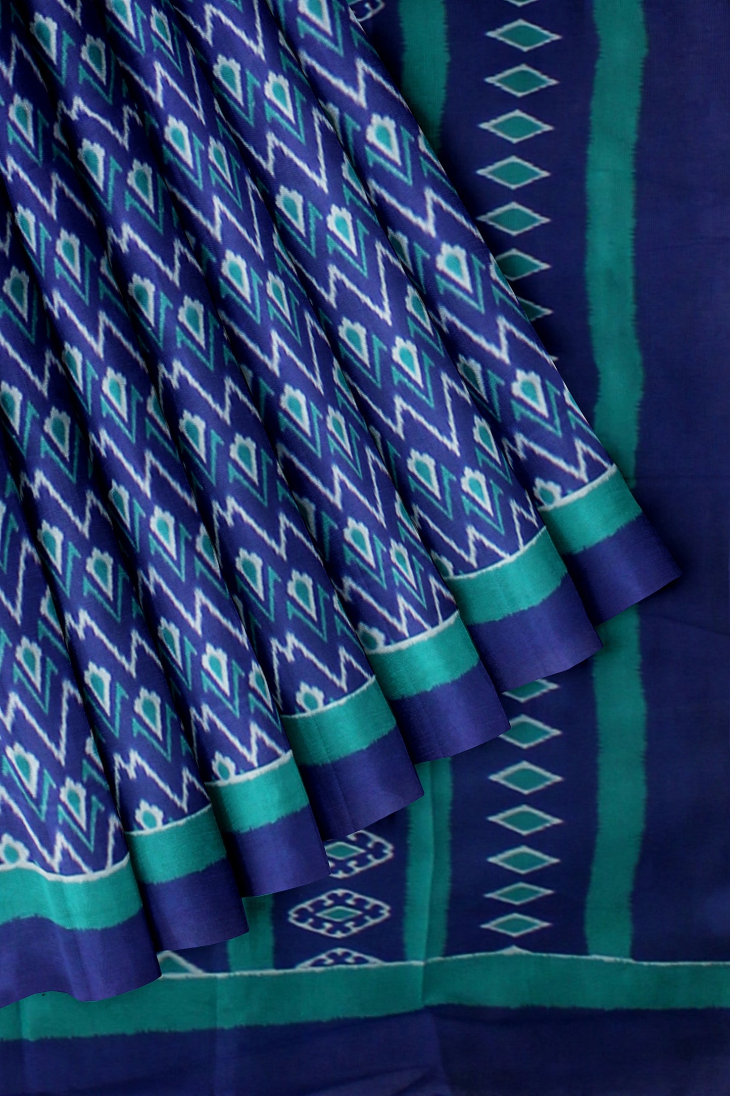 Cotton Block Printed Saree With Unstitched Blouse Piece