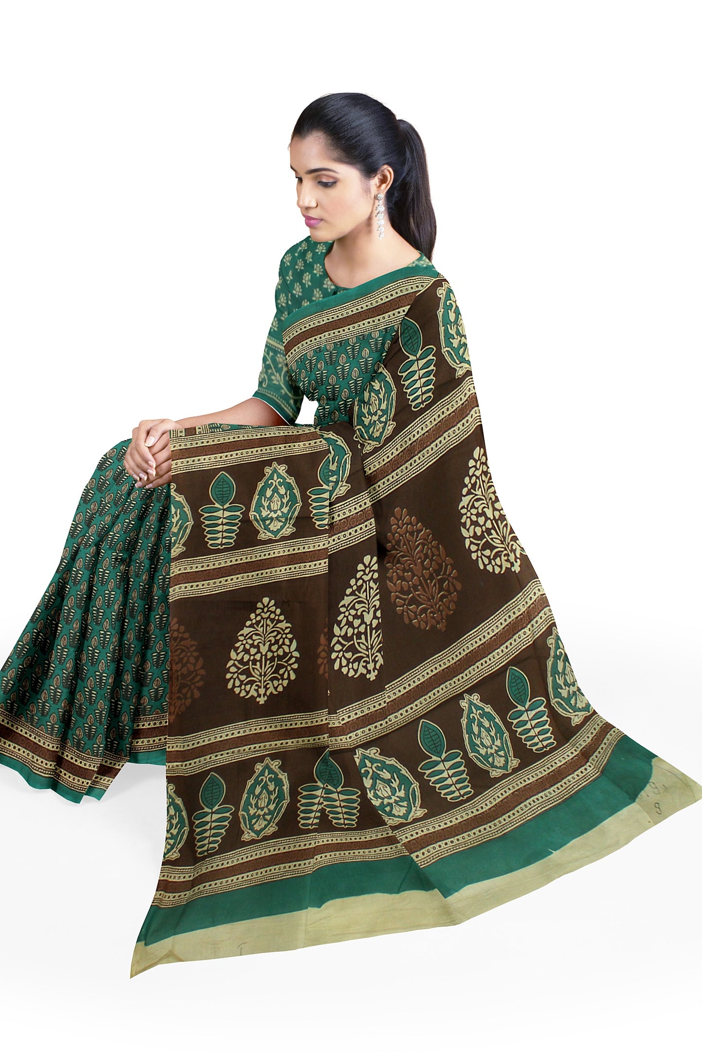 Cotton Block Printed Saree With Unstitched Blouse Piece