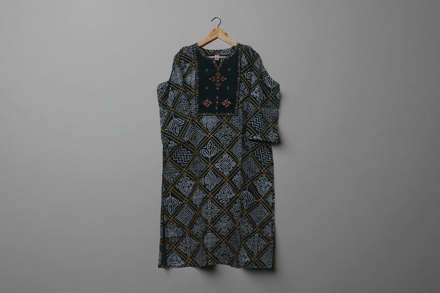 Bandhani Print Kurta with Embroidered Yoke