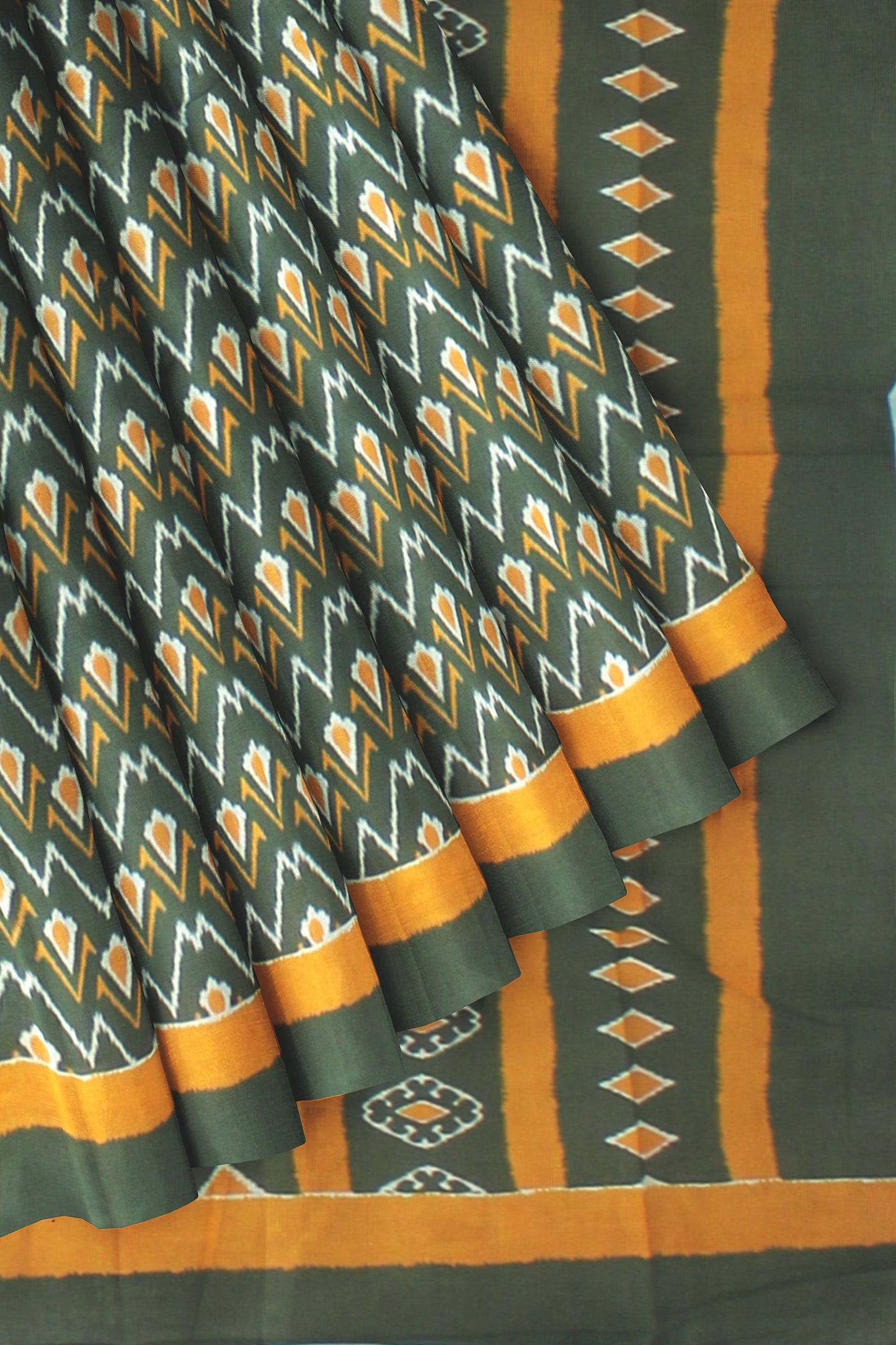 Cotton Block Printed Saree With Unstitched Blouse Piece