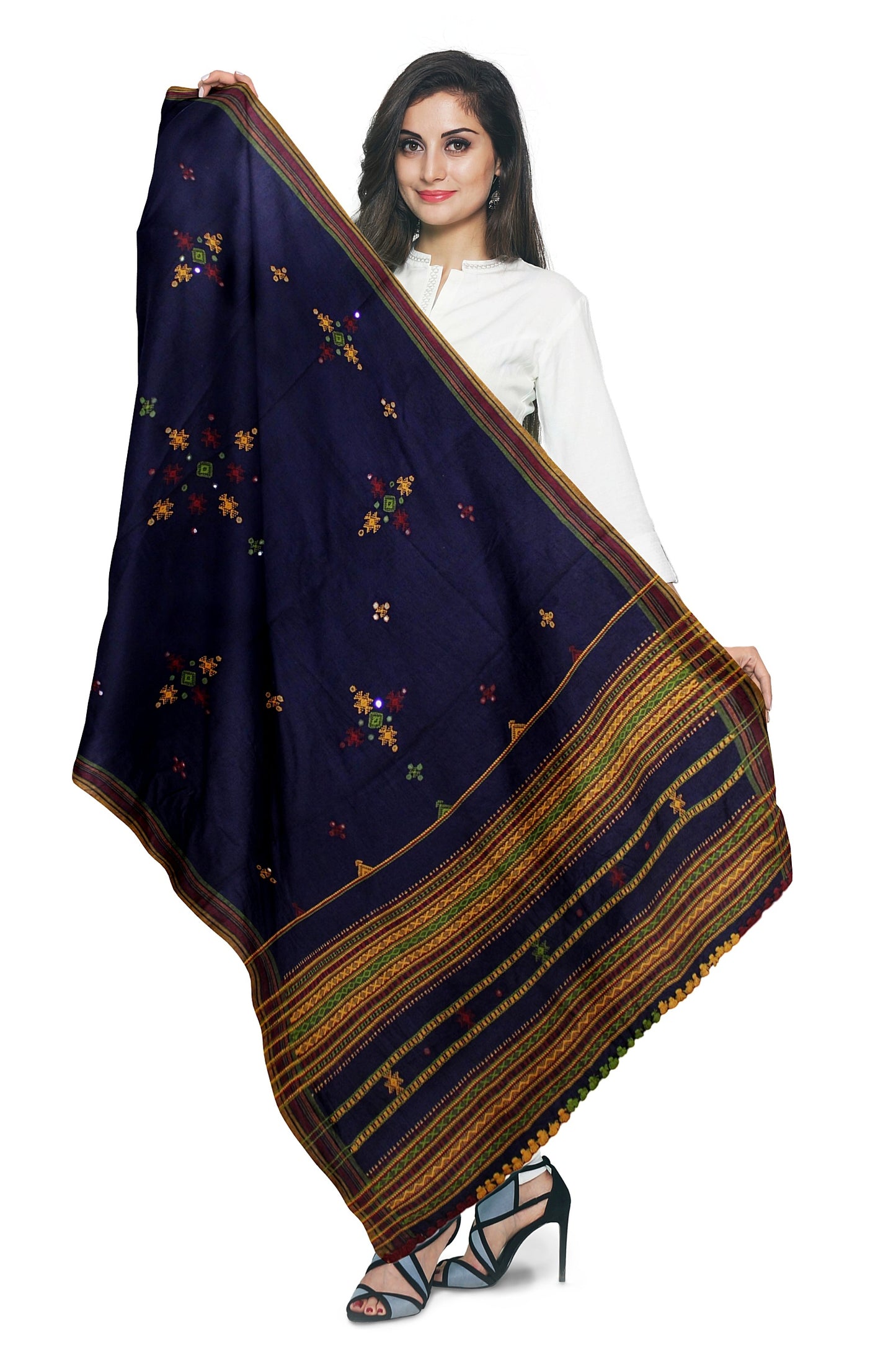 Kutchi Handwoven Bhujodi Woolen Shawl