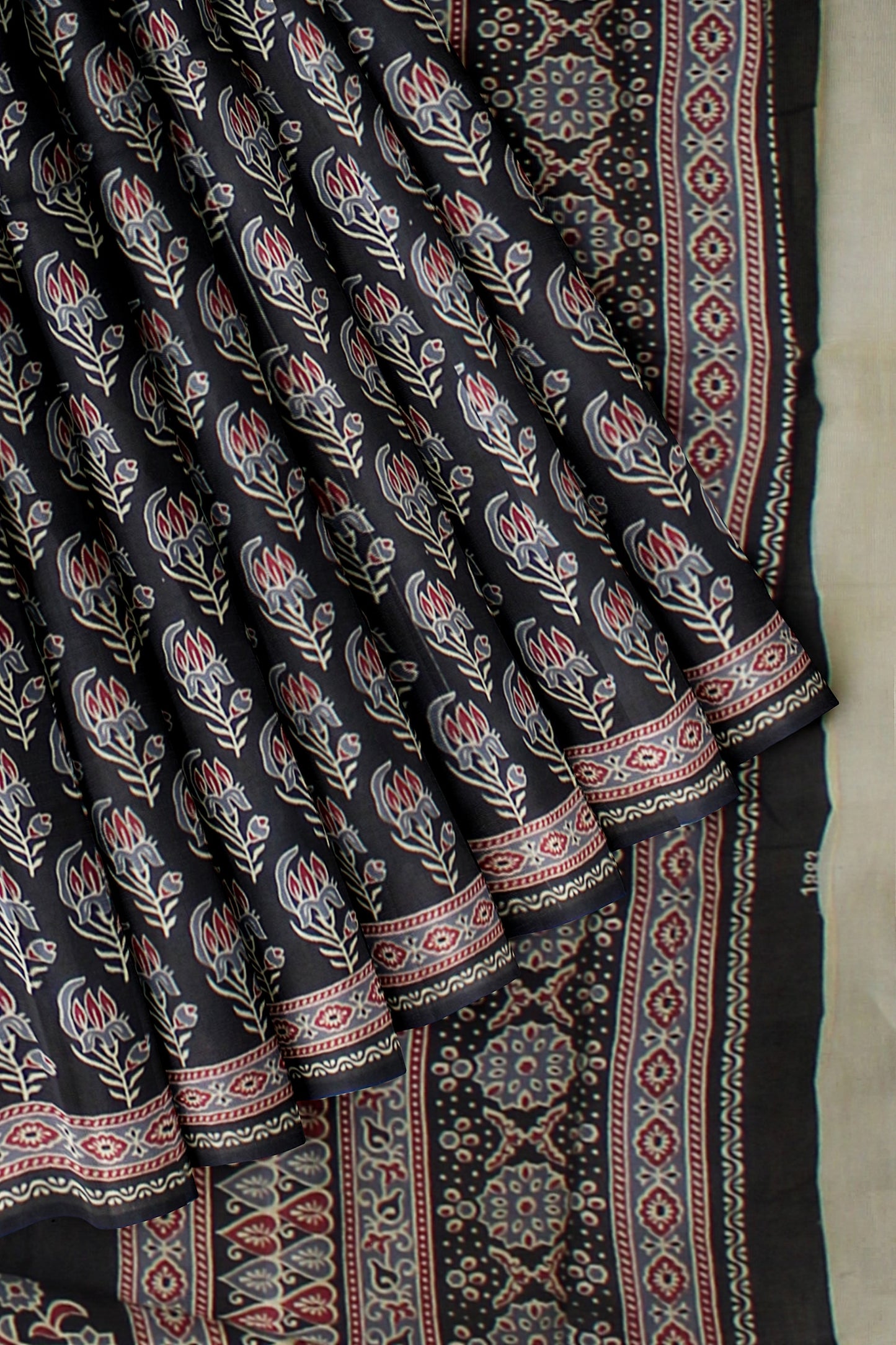Cotton Block Printed Saree With Unstitched Blouse Piece