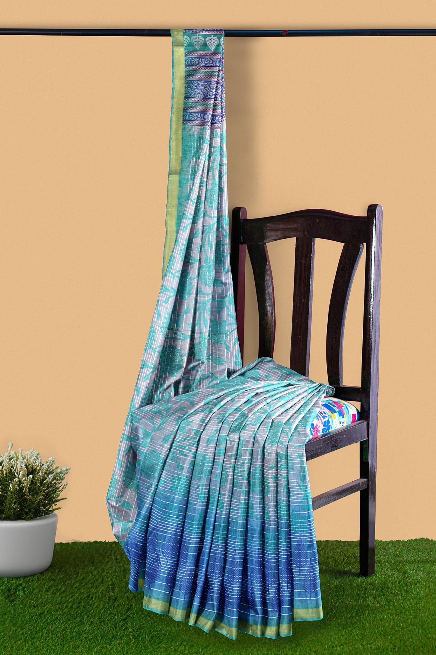 Elegant Women's Printed Saree with Unstitched Blouse