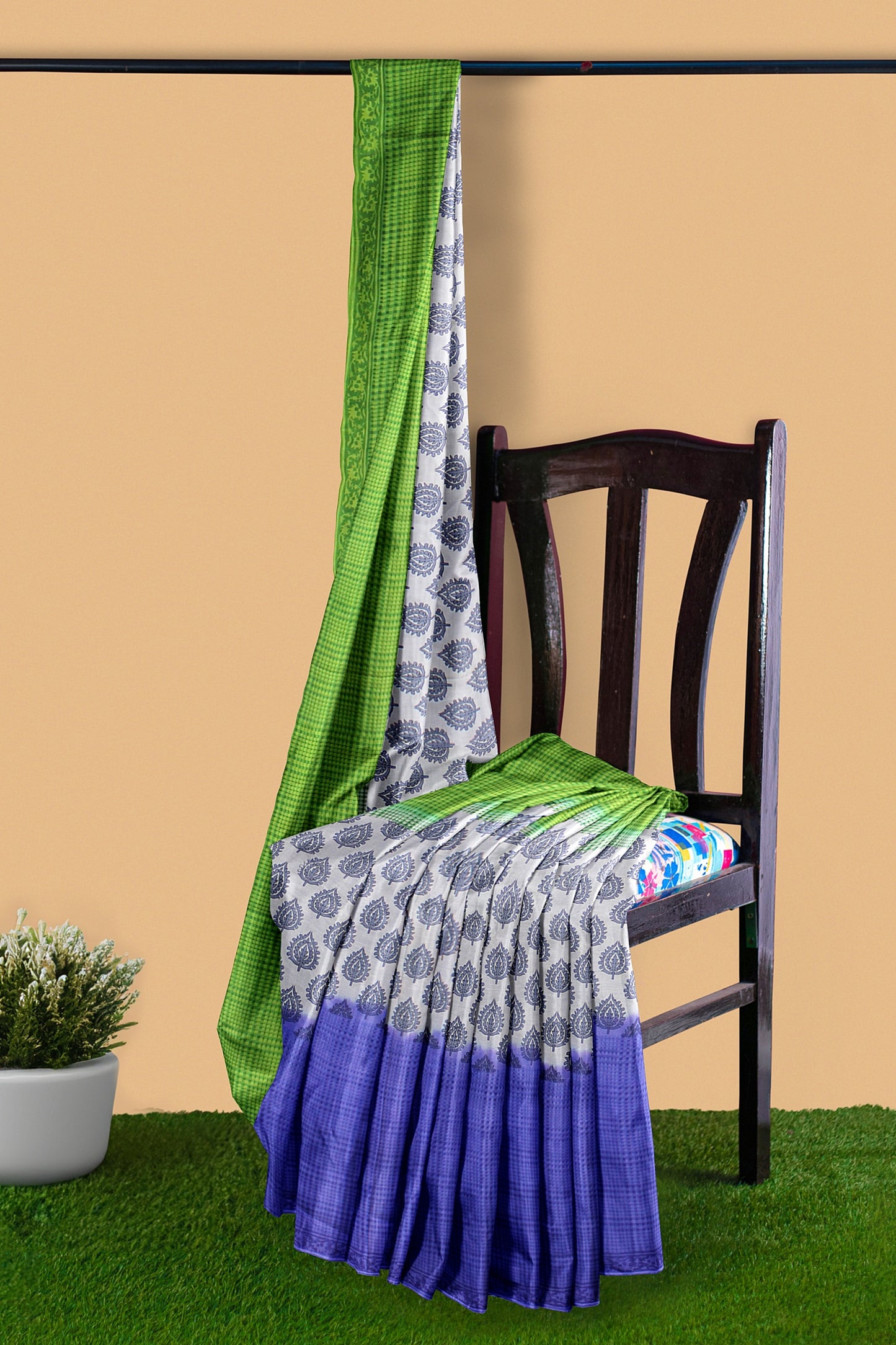 Elegant Women's Printed Saree with Unstitched Blouse