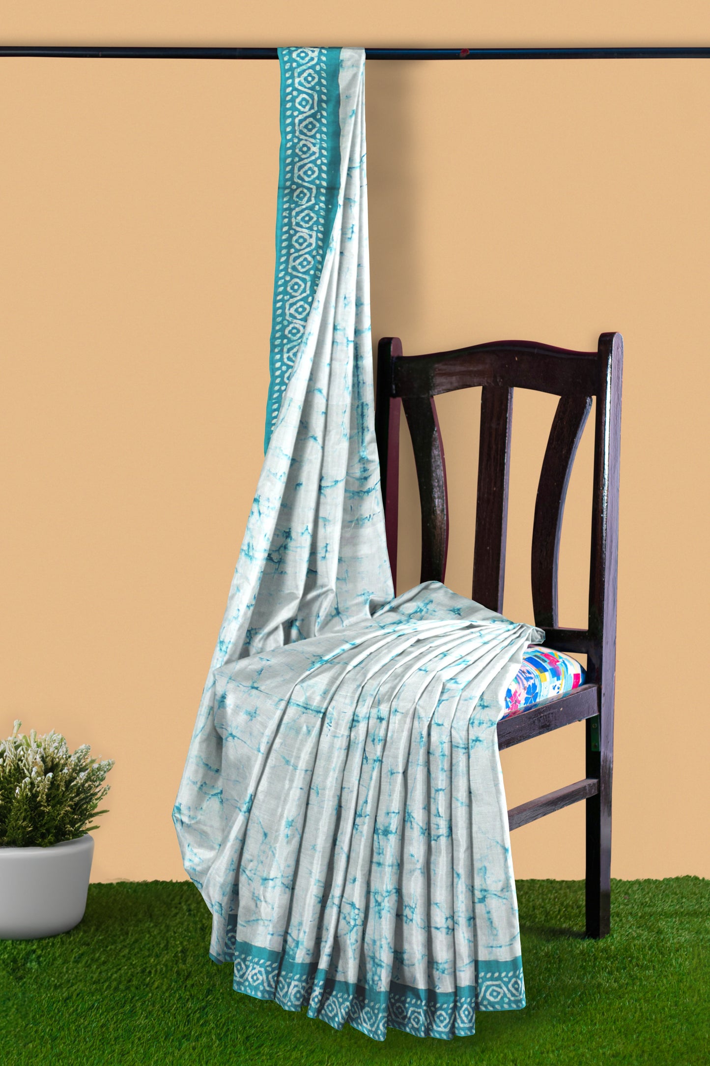 Cotton Batik Printed Saree With Unstitched Blouse Piece